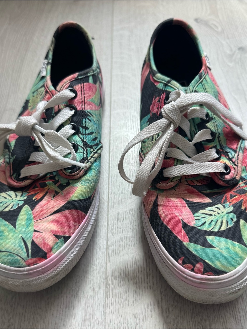 GUC VANS | Tropical Hawaiian Floral | Black Off The Wall | Sneakers | Sz 7